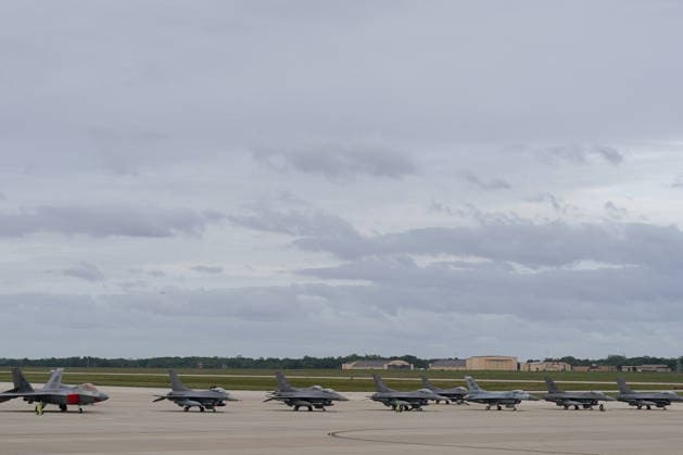 F-22 and F-16 aircraft prior to an arrival ceremony for Chinese President Xi Jinping at Joint Base Andrews, Maryland on Wednesday, Sept. 23, 2026. President Trump is hosting President Xi for a three-day state visit to Washington, DC where the leaders are expected to discuss trade practices, artificial intelligence and tariffs.  WASP20260923116 ALxDRAGO