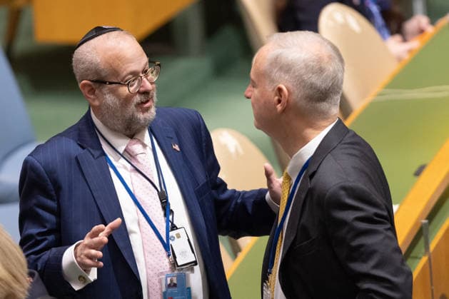 September 23, 2026, New York City, USA: U.S. diplomats Christopher Henzel and Yehuda Kaploun talk before the second day of the General Debate of the 81st session of the United Nations General Assembly at the UN Headquarters in New York City New York City USA - ZUMAl194 20260923_zip_l194_057 Copyright: xMarekxLadzinskix