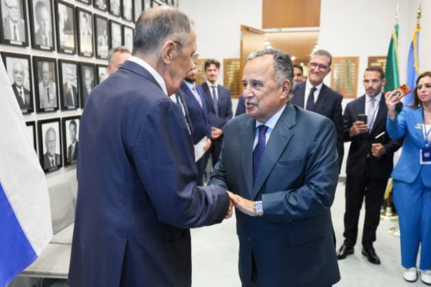 USA, NEW YORK CITY - SEPTEMBER 23, 2026: Sergei Lavrov (L), Russia s Foreign Minister, and Nabil Fahmy, Secretary General of the Arab League, shake hands during a meeting on the sidelines of the 2026 High-level Week as part of the 81st session of the UN General Assembly. Alexander Shcherbak TASS  98213993