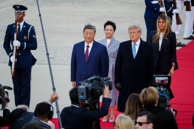 Xi Jinping, China s president, from left, Peng Liyuan, China s first lady, US President Donald Trump, and First Lady Melania Trump during an arrival ceremony at Joint Base Andrews, Maryland on Wednesday, Sept. 23, 2026. President Trump is hosting President Xi for a three-day state visit to Washington, DC where the leaders are expected to discuss trade practices, artificial intelligence and tariffs.  WASP20260923131 ALxDRAGO