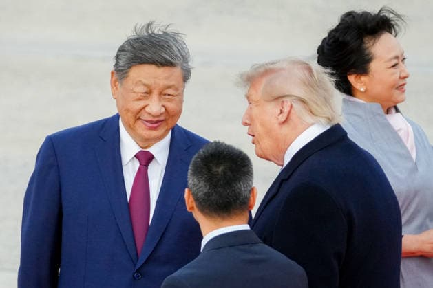 Xi Jinping, China s president, left, and President Donald Trump speak during an arrival ceremony at Joint Base Andrews, Maryland on Wednesday, Sept. 23, 2026. President Trump is hosting President Xi for a three-day state visit to Washington, DC where the leaders are expected to discuss trade practices, artificial intelligence and tariffs.  WASP20260923134 ALxDRAGO