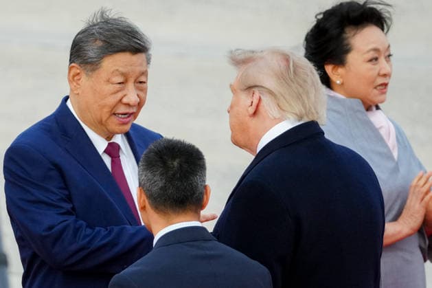 Xi Jinping, China s president, left, and President Donald Trump speak during an arrival ceremony at Joint Base Andrews, Maryland on Wednesday, Sept. 23, 2026. President Trump is hosting President Xi for a three-day state visit to Washington, DC where the leaders are expected to discuss trade practices, artificial intelligence and tariffs.  WASP20260923139 ALxDRAGO