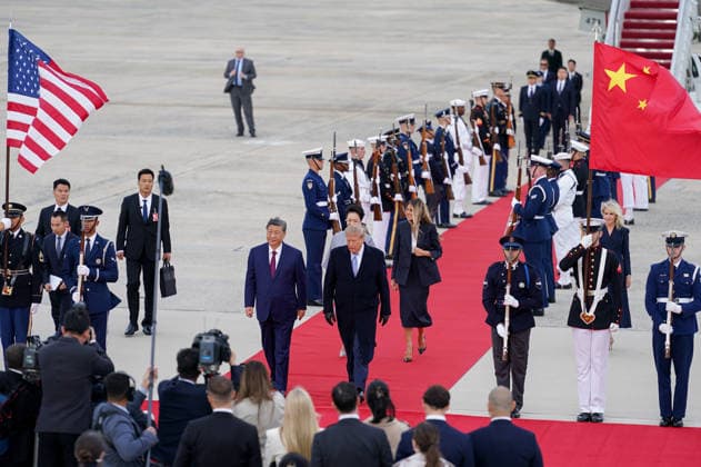 Xi Jinping, China s president, from left, Peng Liyuan, China s first lady, US President Donald Trump, and First Lady Melania Trump during an arrival ceremony at Joint Base Andrews, Maryland on Wednesday, Sept. 23, 2026. President Trump is hosting President Xi for a three-day state visit to Washington, DC where the leaders are expected to discuss trade practices, artificial intelligence and tariffs.  WASP20260923135 ALxDRAGO