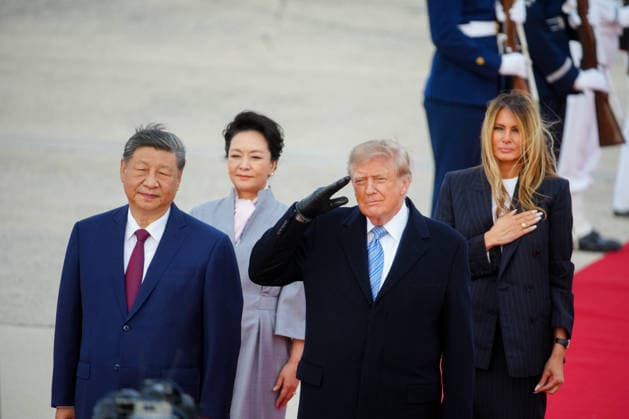 Xi Jinping, China s president, from left, Peng Liyuan, China s first lady, US President Donald Trump, and First Lady Melania Trump during an arrival ceremony at Joint Base Andrews, Maryland on Wednesday, Sept. 23, 2026. President Trump is hosting President Xi for a three-day state visit to Washington, DC where the leaders are expected to discuss trade practices, artificial intelligence and tariffs.  WASP20260923143 ALxDRAGO
