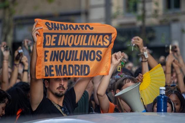 September 23, 2026, Madrid, Spain: Protesters carry a banner during a demonstration in Madrid..Following the confirmation of Maricarmen s eviction, thousands of people marched through central Madrid to denounce real estate speculation and demand the right to decent housing. Madrid Spain - ZUMAs197 20260923_aaa_s197_134 Copyright: xDavidxCanalesx