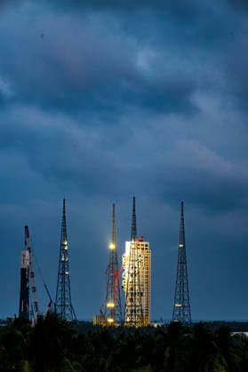 WENCHANG, CHINA - SEPTEMBER 23: Construction workers build the dedicated launch pad for the Long March 10A carrier rocket on September 23, 2026 in Wenchang, Hainan Province of China. The facility is part of the infrastructure development for China s future manned lunar missions.  Copyright: xVCGx 111669141105
