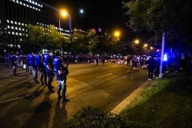 IPA88886887 - MADRID, SPAIN. SEPTEMBER 23, 2026. Thousands of people gathered outside a property owned by the Community of Madrid in Madrid™s Chamberi district during a demonstration in support of Maricarmen Abascal, an 87-year-old woman who was evicted from the home where she had lived for more than 70 years. The protest took place hours after Maricarmen was removed from her apartment on Calle Alcalde Sainz de Baranda in the Retiro district and taken to the hospital by ambulance. Demonstrators called for housing rights and chanted slogans including The penthouse for Maricarmen and Out with vulture funds.  Copyright: xFrancescoxMilitelloxMirtox xx IPA88886887