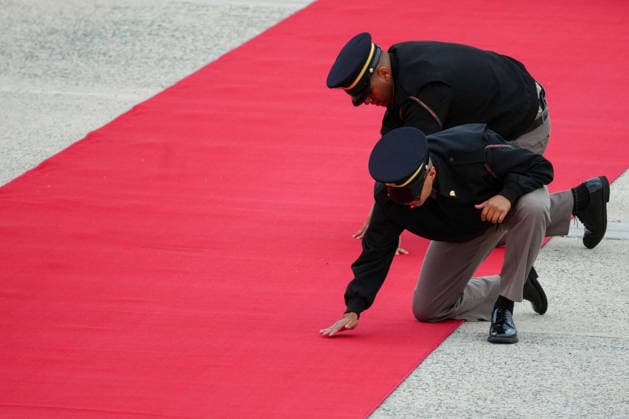 Chinese President Xi Jinping arrives at Joint Base Andrews A red carpet is prepared near the steps of an Air China plane, carrying Chinese President Xi Jinping, after arriving at Joint Base Andrews, Maryland, US, on Wednesday, Sept. 23, 2026. Xi Jinping and Donald Trump will sit down this week to hash out a plethora of thorny issues from trade to Taiwan. One thing both sides agree on: neither can afford to tap the brakes on AI. Credit: Al Drago Pool via CNP Camp Springs Maryland United States of America EDITORIAL USE ONLY Copyright: xx FTP_DRA00437_1-6562561 AlxDragox-xPoolxviaxCNPx cnpphotos341158