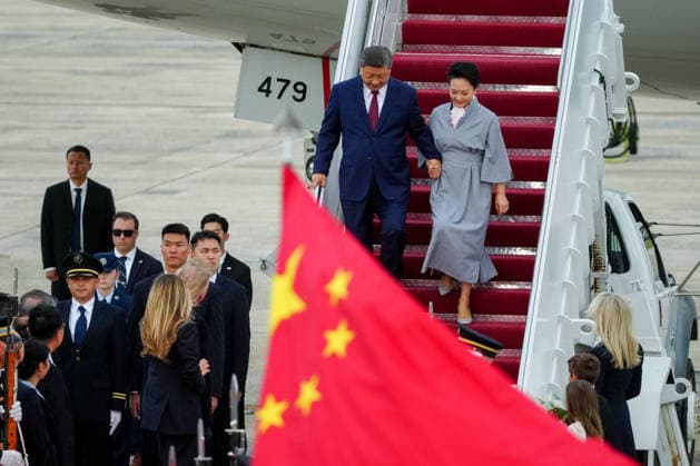 Xi Jinping, China s president, and Peng Liyuan, China s first lady, disembark their plane upon arrival at Joint Base Andrews, Maryland, US, on Wednesday, Sept. 23, 2026. Xi Jinping and Donald Trump will sit down this week to hash out a plethora of thorny issues from trade to Taiwan. One thing both sides agree on: neither can afford to tap the brakes on AI. Copyright: xAlxDragox xPoolxviaxCNPx MediaPunchx