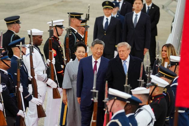 September 23, 2026, Camp Springs, Maryland, USA: Peng Liyuan, China s first lady, from left, Xi Jinping, China s president, US President Donald Trump, and First Lady Melania Trump during an arrival ceremony at Joint Base Andrews, Maryland, US, on Wednesday, Sept. 23, 2026. Xi Jinping and Donald Trump will sit down this week to hash out a plethora of thorny issues from trade to Taiwan. One thing both sides agree on: neither can afford to tap the brakes on AI Camp Springs USA  - ZUMAs152 20260923_faa_s152_415 Copyright: xAlxDragox-xPoolxviaxCNPx