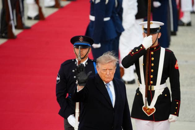 Chinese President Xi Jinping arrives at Joint Base Andrews US President Donald Trump waves during an arrival ceremony for Xi Jinping, China s president, and Peng Liyuan, China s first lady, at Joint Base Andrews, Maryland, US, on Wednesday, Sept. 23, 2026. Xi Jinping and Donald Trump will sit down this week to hash out a plethora of thorny issues from trade to Taiwan. One thing both sides agree on: neither can afford to tap the brakes on AI. Credit: Al Drago Pool via CNP Camp Springs Maryland United States of America EDITORIAL USE ONLY Copyright: xx FTP_DRA09964-6562509 AlxDragox-xPoolxviaxCNPx cnpphotos341261