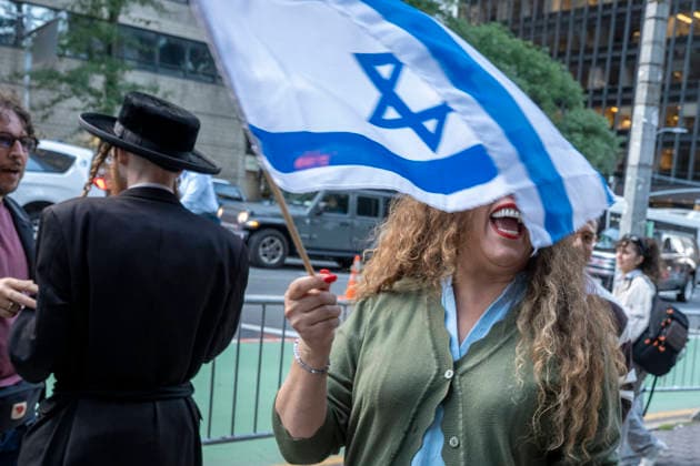 September 23, 2026, New York, New York, USA: Hundreds of demonstrators gathered in Dag Hammarskjold Plaza calling on world leaders attending the UN.General Assembly to act decisively against the rising worldwide tide of antisemitism both locally and globally.using te slogan No More Excuses . Organized by a coalition of major Jewish organizations speakers the rally.included impactful testimonies of a survivor of the October 7 Hamas attack and a survivor of the mass shooting in .Australia. New York USA  - ZUMAh156 20260923_znp_h156_002 Copyright: xMiloxHessx