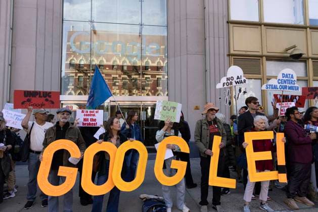 September 23, 2026, New York, New York, USA: A coalition of climate groups hold a family friendly singing demonstration outside GoogleÃ¢â‚¬â ¢s offices in ManhattanÃ¢â‚¬â ¢s Chelsea neighborhood protesting Google for embedding AI in educational tools and building gas powered data centers fueling the climate crisis. People hold signs and letters that read GOOGLE! UNPLUG Google AI is out of control. Hit the brakes! AI OUT OF SCHOOLS NO AI FOR WAR DATA CENTERS STEAL OUR WATER. The event is part of the Unplug AI Week of Action during Climate Week NYC. Organizers call for a pause on advanced AI development and data center expansion and a national moratorium on the use of AI in schools. New York USA - ZUMAr174 20260923_znp_r174_055 Copyright: xGinaxMxRandazzox