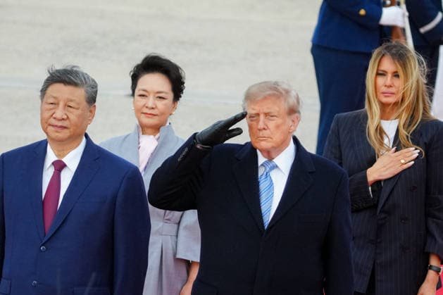 September 23, 2026, Camp Springs, Maryland, USA: XI JINPING, China s president, from left, PENG LIYUAN, China s first lady, US President DONALD TRUMP, and First Lady MELANIA TRUMP during an arrival ceremony at Joint Base Andrews, Maryland, US, on Wednesday, Sept. 23, 2026. Xi Jinping and Donald Trump will sit down this week to hash out a plethora of thorny issues from trade to Taiwan. One thing both sides agree on: neither can afford to tap the brakes on AI. Camp Springs USA  - ZUMAs152 20260923_faa_s152_364 Copyright: xAlxDragox-xPoolxviaxCNPx