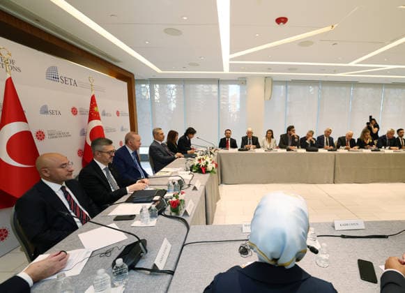 Turkish President Erdogan attends meeting with representatives of US think tanks NEW YORK, UNITED STATES - SEPTEMBER 23: (----EDITORIAL USE ONLY - MANDATORY CREDIT - TURKISH PRESIDENCY MURAT CETINMUHURDAR HANDOUT - NO MARKETING NO ADVERTISING CAMPAIGNS - DISTRIBUTED AS A SERVICE TO CLIENTS----) Turkish President Recep Tayyip Erdogan attends a meeting with representatives of U.S. think tanks at the Turkish House, organized in coordination with the Turkish Presidency s Directorate of Communications and SETA, during his visit to New York for the 81st session of the United Nations General Assembly (UNGA), in New York, United States, on September 23, 2026. TUR Presidency Murat Cetinmuhurdar Anadolu New York United States. Editorial use  Copyright: x2026xAnadoluxTURxPresidency xMuratxCetinmuhurdarx