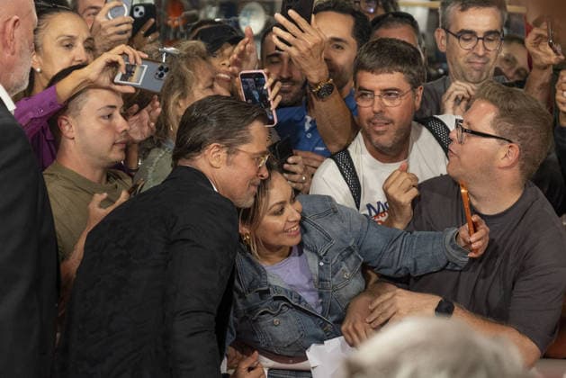 Brad Pitt presents his film Heart of the Beast at the 74th San Sebastian International Film Festival SAN SEBASTIAN, SPAIN - SEPTEMBER 23: American actor and producer Brad Pitt poses for photos with fans on the red carpet during the premiere of Heart of the Beast at the 74th San Sebastian International Film Festival in San Sebastian, Spain, on September 23, 2026. Javi Julio Anadolu San sebastian Spain. Editorial use only. Please get in touch for any other usage.  Copyright: x2026xAnadoluxJavixJuliox