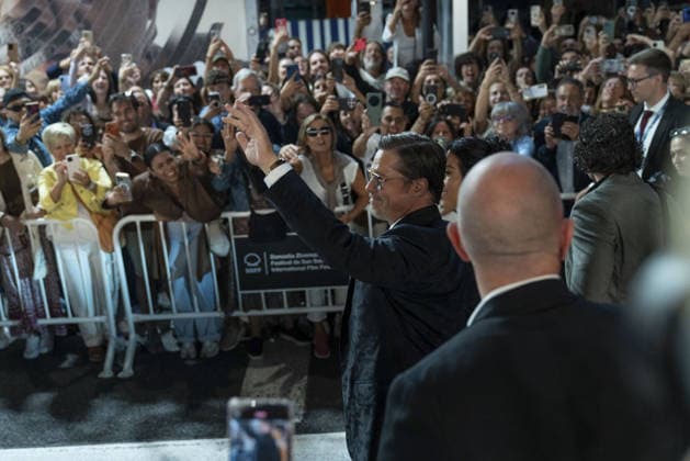 Brad Pitt presents his film Heart of the Beast at the 74th San Sebastian International Film Festival SAN SEBASTIAN, SPAIN - SEPTEMBER 23: American actor and producer Brad Pitt poses for photos with fans on the red carpet during the premiere of Heart of the Beast at the 74th San Sebastian International Film Festival in San Sebastian, Spain, on September 23, 2026. Javi Julio Anadolu San sebastian Spain. Editorial use only. Please get in touch for any other usage.  Copyright: x2026xAnadoluxJavixJuliox