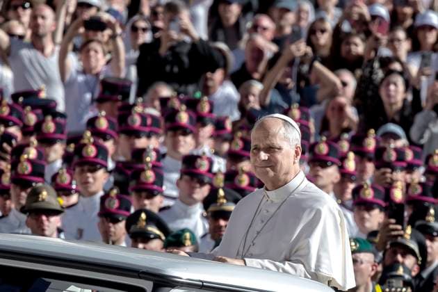 September 23, 2026, Vatican City, Vatican: Pope Leo XIV arrives for his weekly general audience in St. Peter s square at the Vatican.Pope Leo XIV during Weekly General Audience in Sanin Peter Square at Vatican Vatican City Vatican - ZUMAs197 20260923_aaa_s197_230 Copyright: xMariaxGraziaxPicciarellax