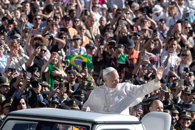 September 23, 2026, Vatican City, Vatican: Pope Leo XIV waves as he arrives for his weekly general audience in St. Peter s square at the Vatican.Pope Leo XIV during Weekly General Audience in Sanin Peter Square at Vatican Vatican City Vatican - ZUMAs197 20260923_aaa_s197_248 Copyright: xMariaxGraziaxPicciarellax