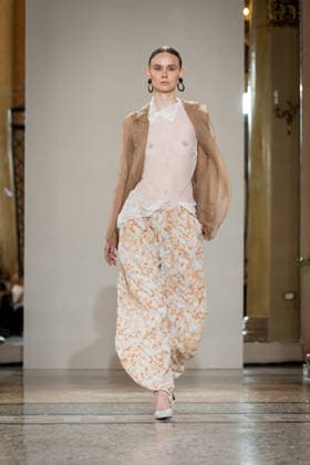 KEQIAO fashion show during the Milan Fashion Week - Womenswear Spring Summer 2027 in Milan, Italy, on 23 September 2026. A model walks the runway at KEQIAO fashion show during the Milan Fashion Week - Womenswear Spring Summer 2027 in Milan, Italy, on 23 September 2026., Credit:Stefano Costantino TTL Stefano Costantino Avalon Italy, Milan  Copyright: xStefanoxCostantinoxTTLx xStefanoxCostantinox xAvalonx 1137645511