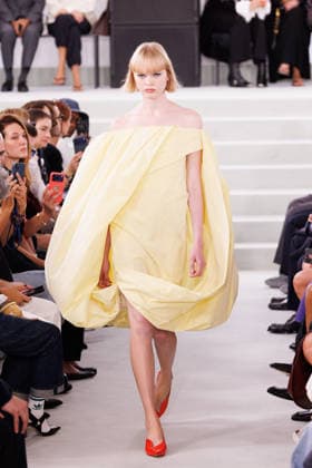 Entertainment Bilder des Tages #2 IPA88882650 - Milan, Milan Women™s Fashion Week Spring Summer 2027 - Women™s Fashion, Spring Summer 2027 - Jil Sander fashion show - pictured on the runway: Model.  Copyright: xCinziaxCamelax xx IPA88882650