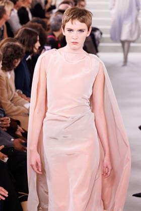 IPA88882628 - Milan, Milan Women™s Fashion Week Spring Summer 2027 - Women™s Fashion, Spring Summer 2027 - Jil Sander fashion show - pictured on the runway: Model.  Copyright: xCinziaxCamelax xx IPA88882628