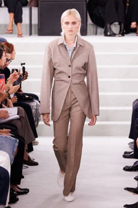 IPA88882307 - Milan, Milan Women™s Fashion Week Spring Summer 2027 - Women™s Fashion, Spring Summer 2027 - Jil Sander fashion show - pictured on the runway: Model.  Copyright: xCinziaxCamelax xx IPA88882307