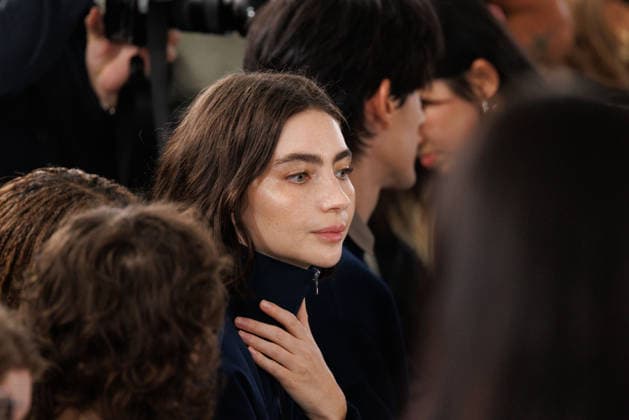 IPA88886637 - Milan, Milan Women™s Fashion Week Spring Summer 2027 - Women™s Fashion, Spring Summer 2027 - Jil Sander fashion show - front row - pictured: a guest  Copyright: xCinziaxCamelax xx IPA88886637