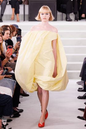 IPA88882647 - Milan, Milan Women™s Fashion Week Spring Summer 2027 - Women™s Fashion, Spring Summer 2027 - Jil Sander fashion show - pictured on the runway: Model.  Copyright: xCinziaxCamelax xx IPA88882647
