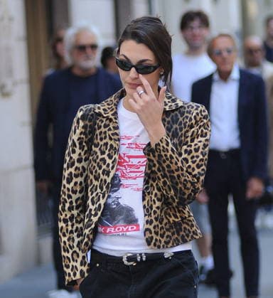 Vittoria Ceretti Strolls Through Downtown Milan With Friends Supermodel Vittoria Ceretti strolls through the streets of downtown Milan, Italy on September 23, 2026, accompanied by two friends. Photo by Mimmo Carriero IPA ABACAPRESS.COM Milan Italy  Copyright: xCarrieroxMimmo IPA ABACAx