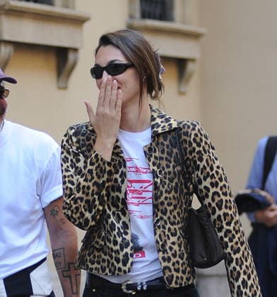 Vittoria Ceretti Strolls Through Downtown Milan With Friends Supermodel Vittoria Ceretti strolls through the streets of downtown Milan, Italy on September 23, 2026, accompanied by two friends. Photo by Mimmo Carriero IPA ABACAPRESS.COM Milan Italy  Copyright: xCarrieroxMimmo IPA ABACAx