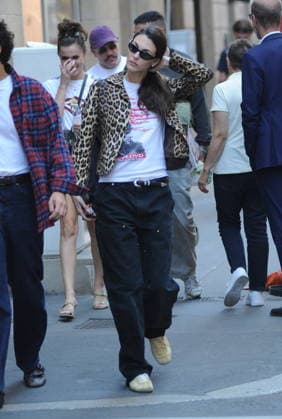 Vittoria Ceretti Strolls Through Downtown Milan With Friends Supermodel Vittoria Ceretti strolls through the streets of downtown Milan, Italy on September 23, 2026, accompanied by two friends. Photo by Mimmo Carriero IPA ABACAPRESS.COM Milan Italy  Copyright: xCarrieroxMimmo IPA ABACAx