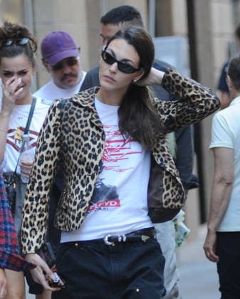 Vittoria Ceretti Strolls Through Downtown Milan With Friends Supermodel Vittoria Ceretti strolls through the streets of downtown Milan, Italy on September 23, 2026, accompanied by two friends. Photo by Mimmo Carriero IPA ABACAPRESS.COM Milan Italy  Copyright: xCarrieroxMimmo IPA ABACAx