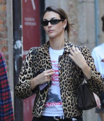 Vittoria Ceretti Strolls Through Downtown Milan With Two Friends Supermodel Vittoria Ceretti strolls through the streets of downtown Milan, Italy on September 23, 2026, accompanied by two friends. Photo by Mimmo Carriero IPA ABACAPRESS.COM Milan Italy  Copyright: xCarrieroxMimmo IPA ABACAx