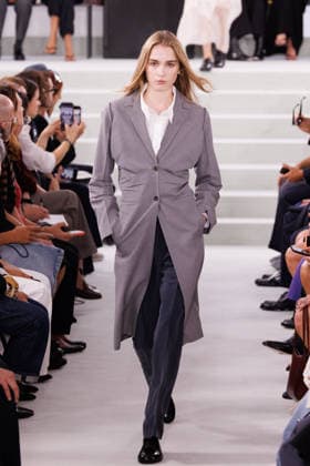 IPA88882285 - Milan, Milan Women™s Fashion Week Spring Summer 2027 - Women™s Fashion, Spring Summer 2027 - Jil Sander fashion show - pictured on the runway: Model.  Copyright: xCinziaxCamelax xx IPA88882285