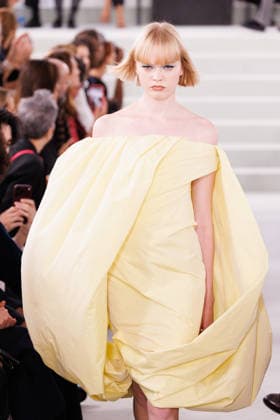 IPA88882652 - Milan, Milan Women™s Fashion Week Spring Summer 2027 - Women™s Fashion, Spring Summer 2027 - Jil Sander fashion show - pictured on the runway: Model.  Copyright: xCinziaxCamelax xx IPA88882652
