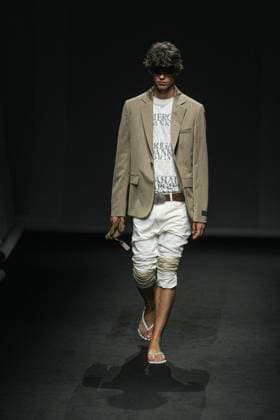 MFW - Maison Margiela Runway Models are captured on the runway during the Maison Margiela Spring Summer 2027 fashion show at Milan Women s Fashion Week in Milan, Italy on September 23, 2026. Photo by Riccardo Giordano IPA Milan Italy  Copyright: xGiordanoxRiccardo IPA ABACAx