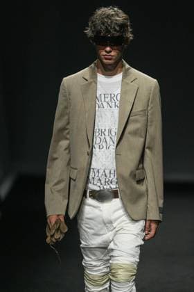 MFW - Maison Margiela Runway Models are photographed on the runway during the Maison Margiela Spring Summer 2027 fashion show at Milan Women s Fashion Week in Milan, Italy on September 23, 2026. Photo by Riccardo Giordano IPA Milan Italy  Copyright: xGiordanoxRiccardo IPA ABACAx