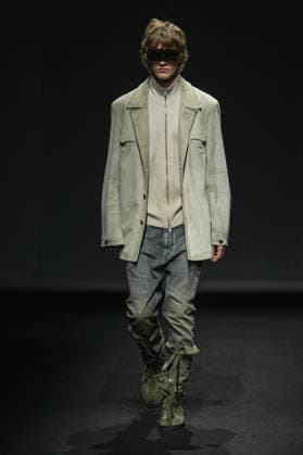 MFW - Maison Margiela Runway Models are captured on the runway during the Maison Margiela Spring Summer 2027 fashion show at Milan Women s Fashion Week in Milan, Italy on September 23, 2026. Photo by Riccardo Giordano IPA Milan Italy  Copyright: xGiordanoxRiccardo IPA ABACAx