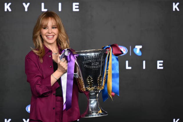 imago images 1083700682, AFL GRAND FINAL KYLIE MINOGUE, Australian singer Kylie Minogue poses for a photo during an announcement for AFL Grand Final entertainment at a media event at the Melbourne Cricket Ground in Melbourne, Thursday, September 24, 2026. NO ARCHIVING MELBOURNE VICTORIA Australia  Copyright: xJOELxCARRETTx 20260924130925952401 imago is entitled to issue a simple usage license at the time of provision. Personality and trademark rights as well as copyright laws regarding art-works shown must be observed. Commercial use at your own risk. MELBOURNE VICTORIA Australia  Copyright: xIMAGO JOELxCARRETTx 1083700682st
