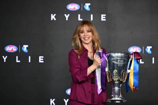 imago images 1083700684, AFL GRAND FINAL KYLIE MINOGUE, Australian singer Kylie Minogue poses for a photo during an announcement for AFL Grand Final entertainment at a media event at the Melbourne Cricket Ground in Melbourne, Thursday, September 24, 2026. NO ARCHIVING MELBOURNE VICTORIA Australia  Copyright: xJOELxCARRETTx 20260924142220634414 imago is entitled to issue a simple usage license at the time of provision. Personality and trademark rights as well as copyright laws regarding art-works shown must be observed. Commercial use at your own risk. MELBOURNE VICTORIA Australia  Copyright: xIMAGO JOELxCARRETTx 1083700684st