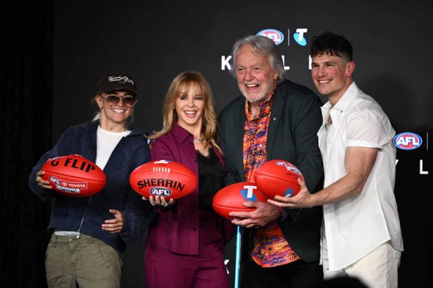 imago images 1083700970, AFL GRAND FINAL KYLIE MINOGUE, L-R G Flip, Kylie Minogue, Mike Brady and Michael Paynter pose for a photo during an announcement for AFL Grand Final entertainment at a media event at the Melbourne Cricket Ground in Melbourne, Thursday, September 24, 2026. NO ARCHIVING MELBOURNE VICTORIA Australia  Copyright: xJOELxCARRETTx 20260924116351513984 imago is entitled to issue a simple usage license at the time of provision. Personality and trademark rights as well as copyright laws regarding art-works shown must be observed. Commercial use at your own risk. MELBOURNE VICTORIA Australia  Copyright: xIMAGO JOELxCARRETTx 1083700970st