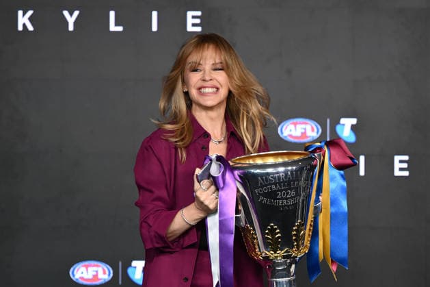 imago images 1083701127, AFL GRAND FINAL KYLIE MINOGUE, Australian singer Kylie Minogue poses for a photo during an announcement for AFL Grand Final entertainment at a media event at the Melbourne Cricket Ground in Melbourne, Thursday, September 24, 2026. NO ARCHIVING MELBOURNE VICTORIA Australia  Copyright: xJOELxCARRETTx 20260924149788282837 imago is entitled to issue a simple usage license at the time of provision. Personality and trademark rights as well as copyright laws regarding art-works shown must be observed. Commercial use at your own risk. MELBOURNE VICTORIA Australia  Copyright: xIMAGO JOELxCARRETTx 1083701127st