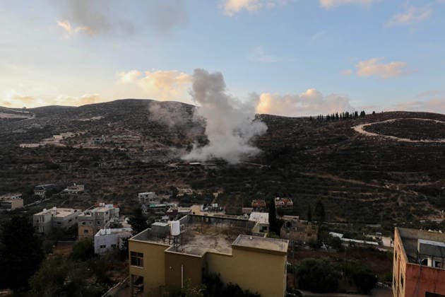 Israeli forces raid Nablus NABLUS, WEST BANK, PALESTINE - SEPTEMBER 24 : Smoke rises following an explosion as Israeli forces blow up the apartment of Palestinian prisoner Dawas Hassoun during a raid in the Beit Imrin town of Nablus, West Bank, Palestine on September 24, 2026. Nedal Eshtayah Anadolu Nablus Palestinian Territory, Occupied. Editorial use only. Please get in touch for any other usage.  Copyright: x2026xAnadoluxNedalxEshtayahx