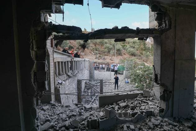 Israeli forces raid Nablus NABLUS, WEST BANK, PALESTINE - SEPTEMBER 24 : Palestinians inspect the damage to a three-story building after Israeli forces blew up the second-floor apartment of Palestinian prisoner Dawas Hassoun during a raid in Beit Imrin town of Nablus, West Bank, Palestine on September 24, 2026. Nedal Eshtayah Anadolu Nablus Palestinian Territory, Occupied. Editorial use only. Please get in touch for any other usage.  Copyright: x2026xAnadoluxNedalxEshtayahx