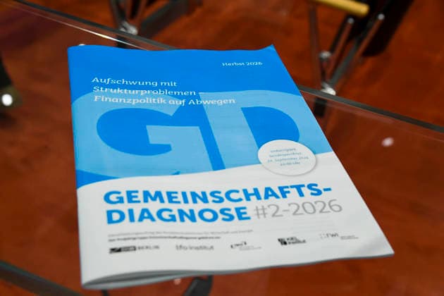 ABB BPK Printed Copy Topic: Presentation of the Fall 2026 Joint Economic Forecast by the Economic Research Institutes at the BPK (Federal Press Conference) in Berlin on September 24, 2026, Berlin, Germany