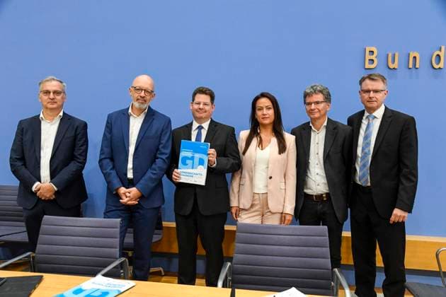 ABB BPK: Prof. Dr. Torsten Schmidt; RWI Leibniz Institute for Economic Research e.V.: Prof.