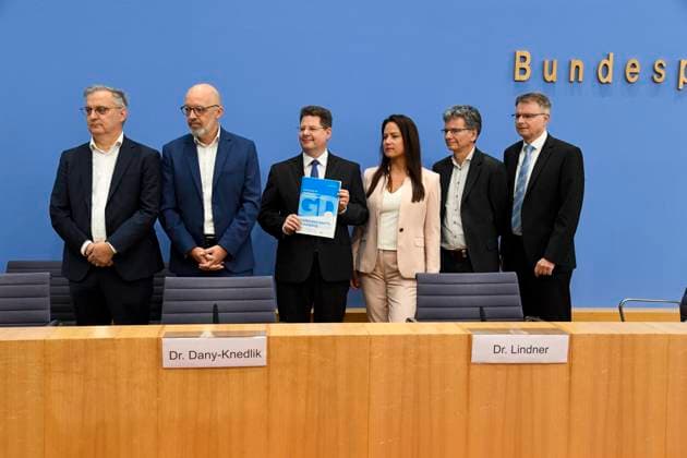 ABB BPK: Prof. Dr. Torsten Schmidt; RWI Leibniz Institute for Economic Research e.V.: Prof.