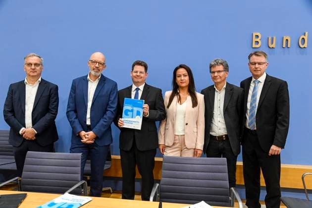 ABB BPK: Prof. Dr. Torsten Schmidt; RWI Leibniz Institute for Economic Research e.V.: Prof.