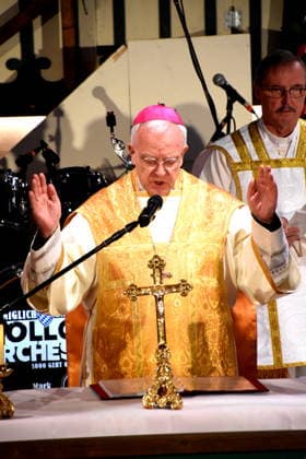 Matthias König, Auxiliary Bishop of Paderborn, with clergy at a Mass ceremony in Munich on September 24, 2026; Theresienwiesn, Oktoberfest, Marstall Festival Tent, carnival grounds, fair with rides; fatal accident, memorial, photo, Munich